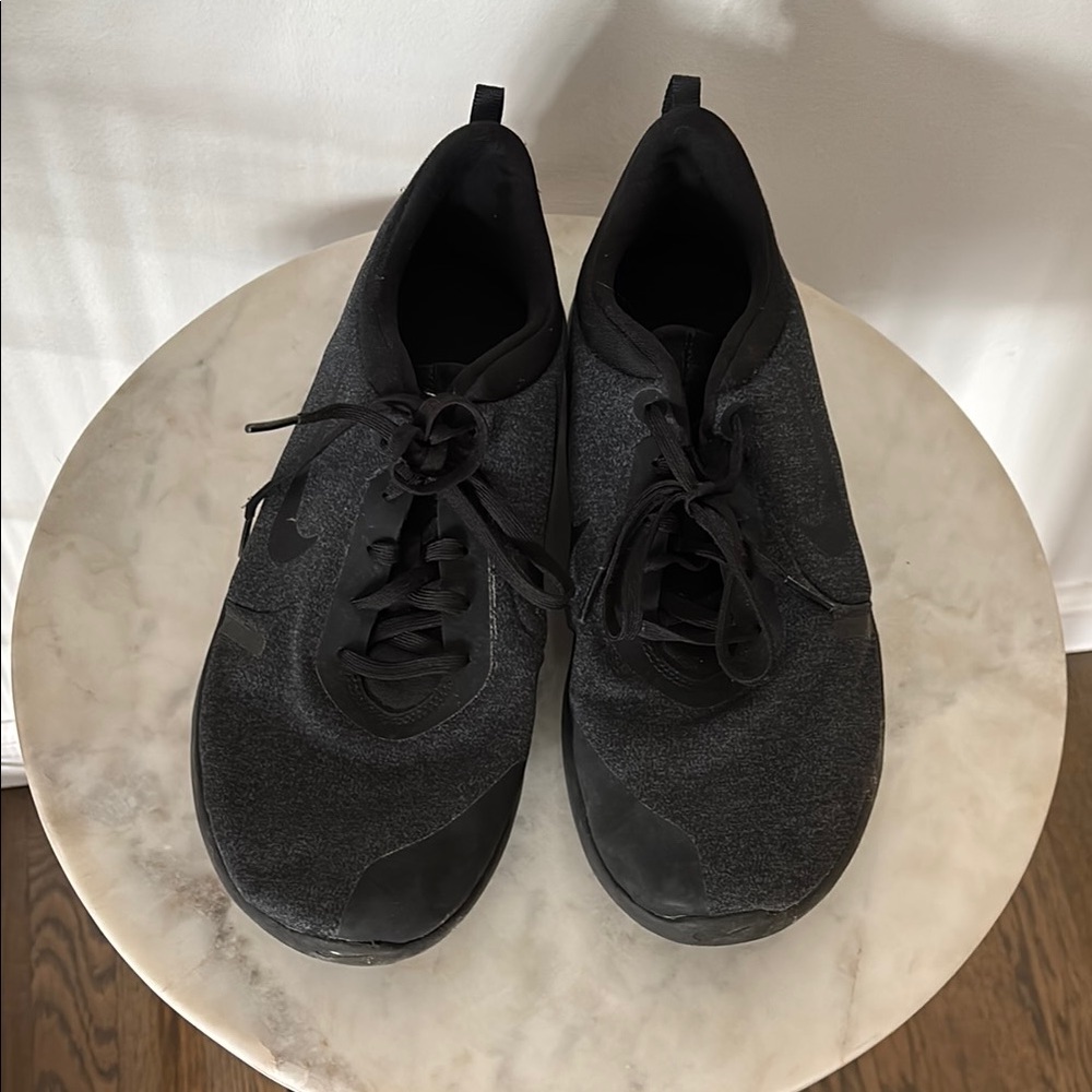 Nike size 12 women Black Athletic Shoes